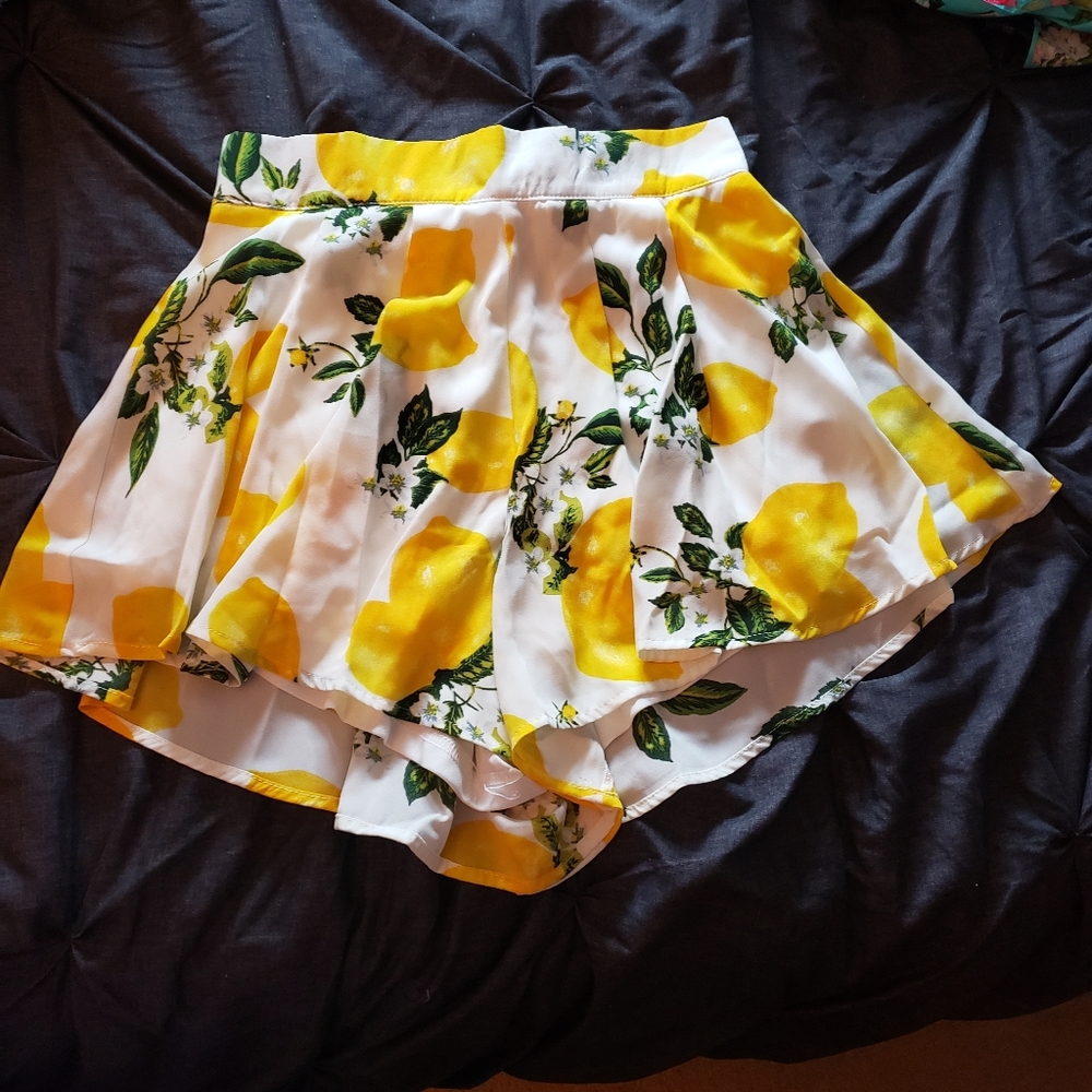 Lemon print shorts